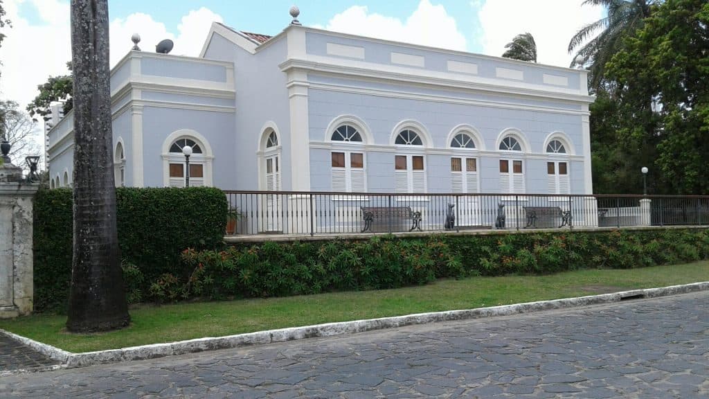 Os velhos casarões do bucólico bairro do Poço da Panela estão no roteiro do domingo.