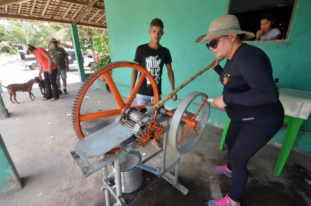 Incursão pela comida regional, e pelo caldo de cana produzido artesanalmente no Toyota Safari.