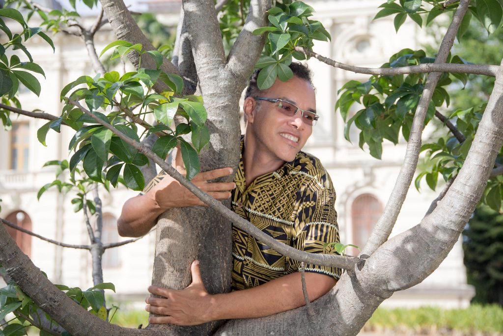 Estudioso do baobá, Fernando Batista leva mudas para o Brasil. "Baobás pernambucanos são sacralizados na Bahia".