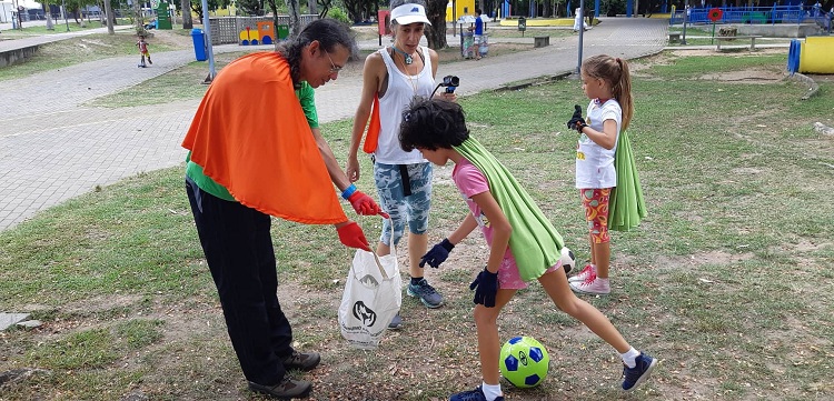  Meninas de Capinha: futebol ecológico