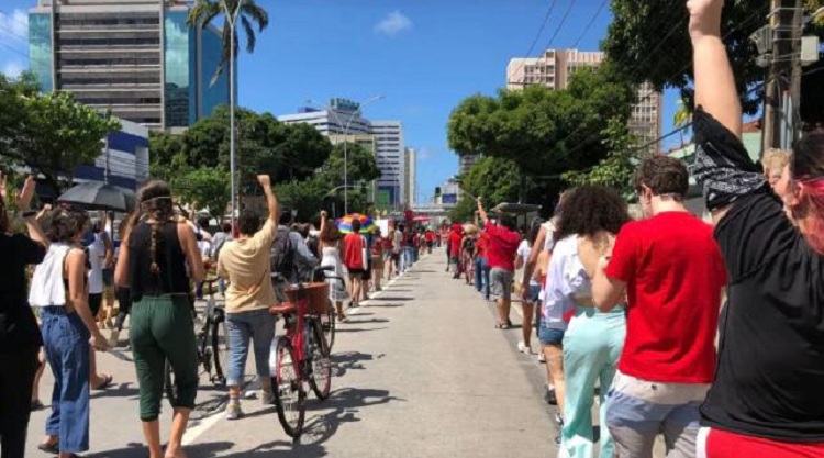Manifestação contra Bolsonaro: Agressão da PM foi insubordinação?