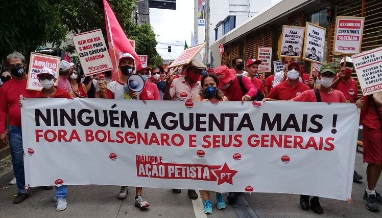  No Recife: “Ninguém aguenta mais. Fora Bolsonaro e seus generais”