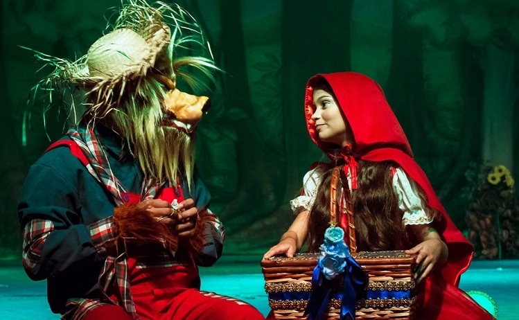  Clássico dos Irmãos Grimm, Chapeuzinho Vermelho movimenta palco do Teatro Barreto Júnior, no Pina
