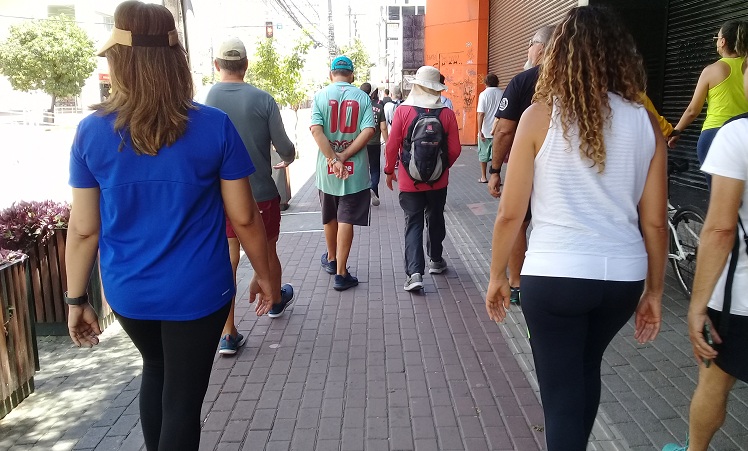 CREA-PE faz caminhada pelo centro do Recife para avaliar condições de acessibilidade das calçadas
