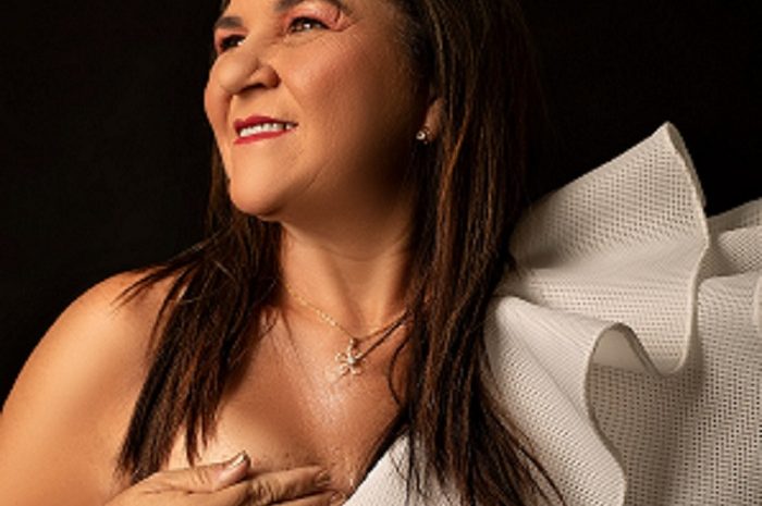 “De peito aberto”: Exposição com mulheres que tiveram câncer de mama fecha o Outubro Rosa