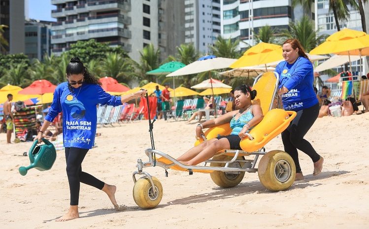 Praia sem Barreiras retorna a Boa Viagem no Dia Internacional da Pessoa com Deficiência
