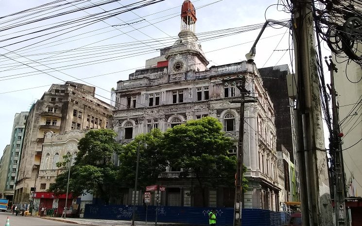 Fundarpe ainda não tem ideia do que fazer com o prédio histórico em ruínas do Diário de Pernambuco