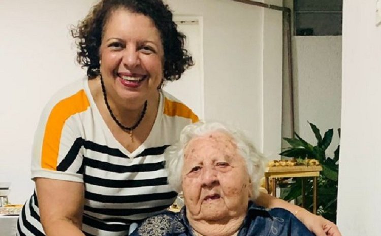  Sertaneja de Carnaíba, Maria Rosa Mendes Fernandes antecipa Páscoa e comemora 103 anos